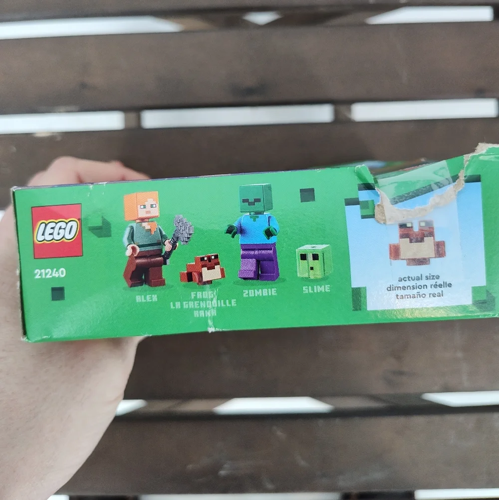LEGO Minecraft New In Box 21240 The Swamp Adventure Set - Green and Brown